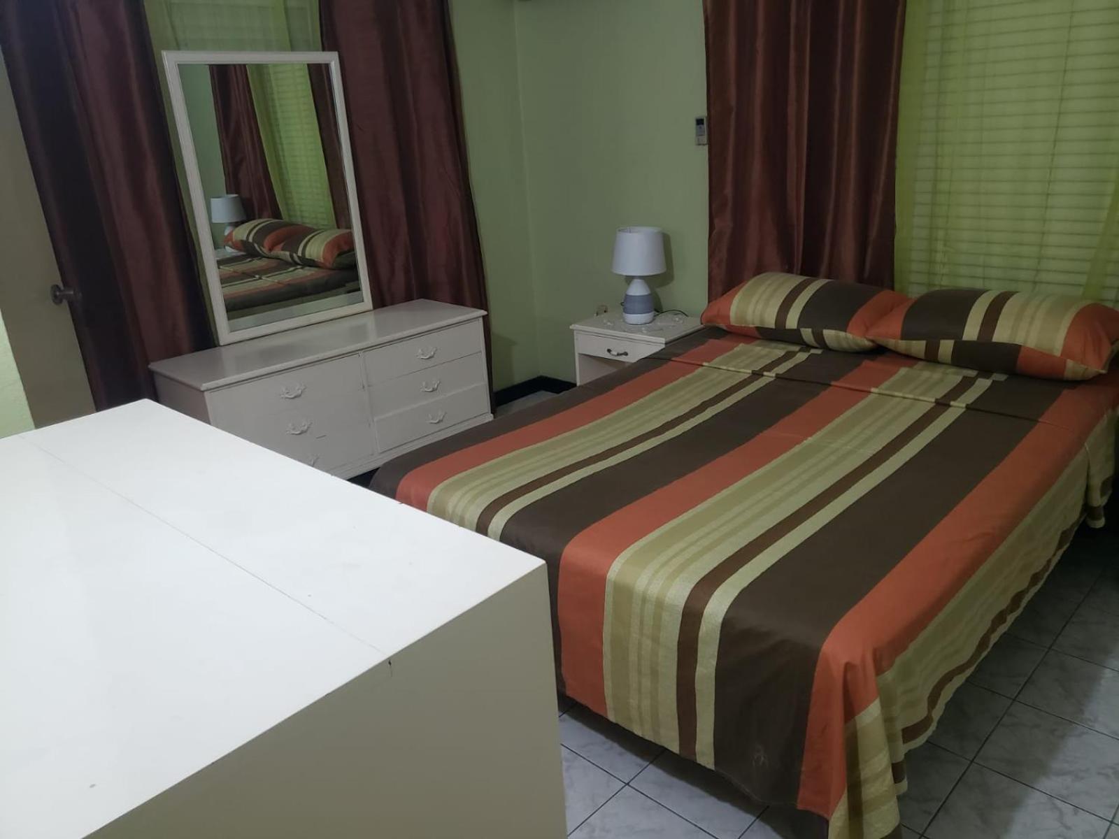 Finest Accommodation Renfrew Place 4-12 Renfrew Rd 2 Bedroom 2 Bat Apt # 15 New Kinston Jamaica Kingston Dış mekan fotoğraf